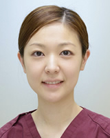 歯科医師 : 岡 美由紀