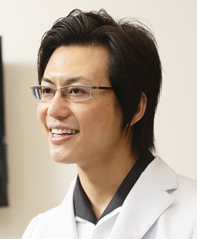 院長 : 向野 敏也